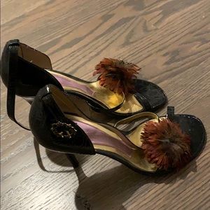 Black heels with feather flower